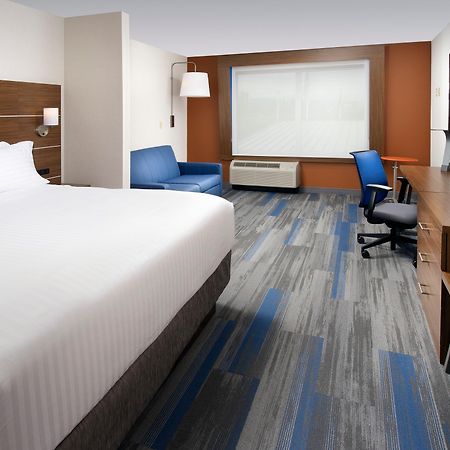 Holiday Inn Express & Suites By Ihg Altoona By Ihg Екстериор снимка