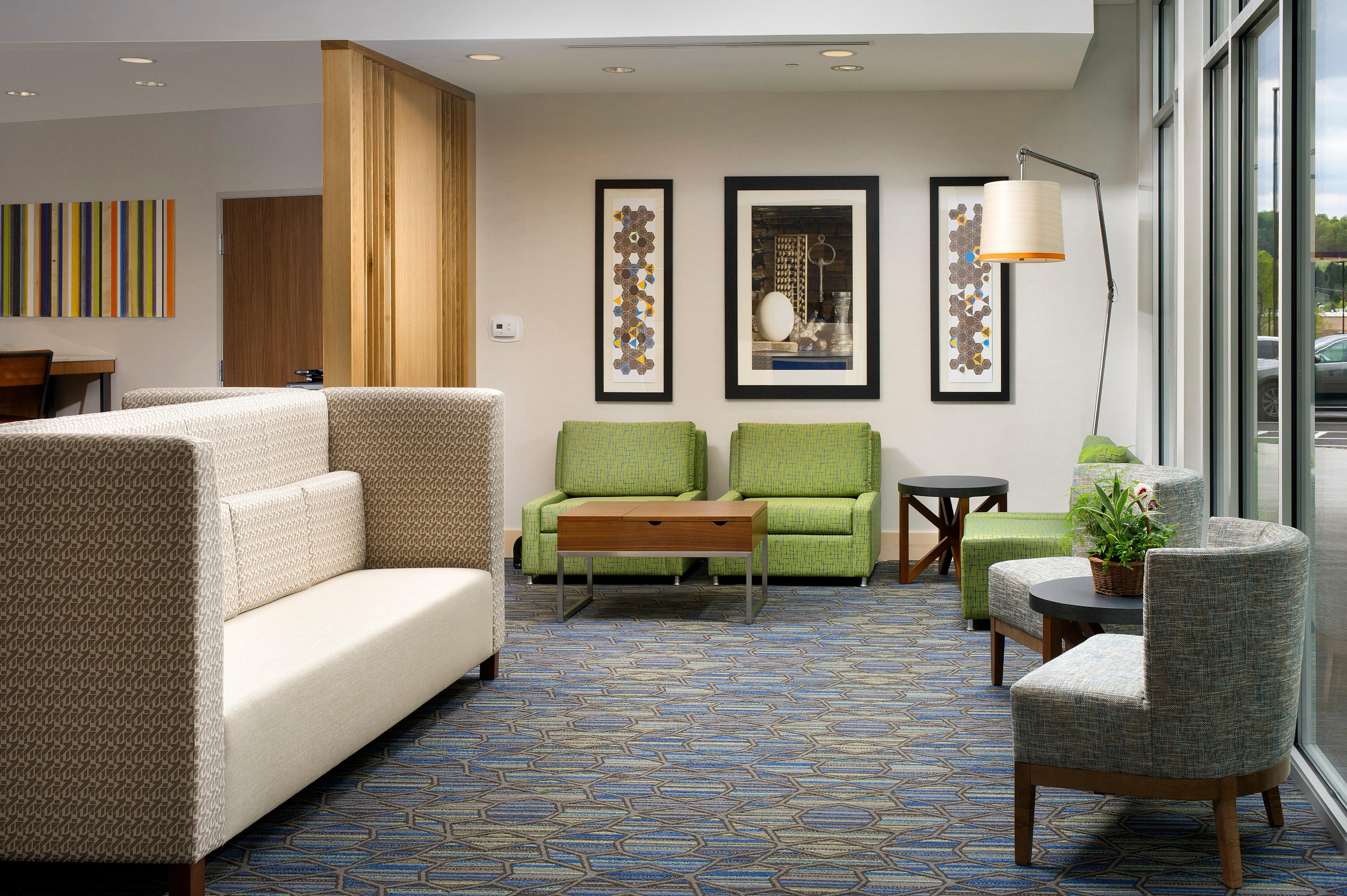 Holiday Inn Express & Suites By Ihg Altoona By Ihg Екстериор снимка