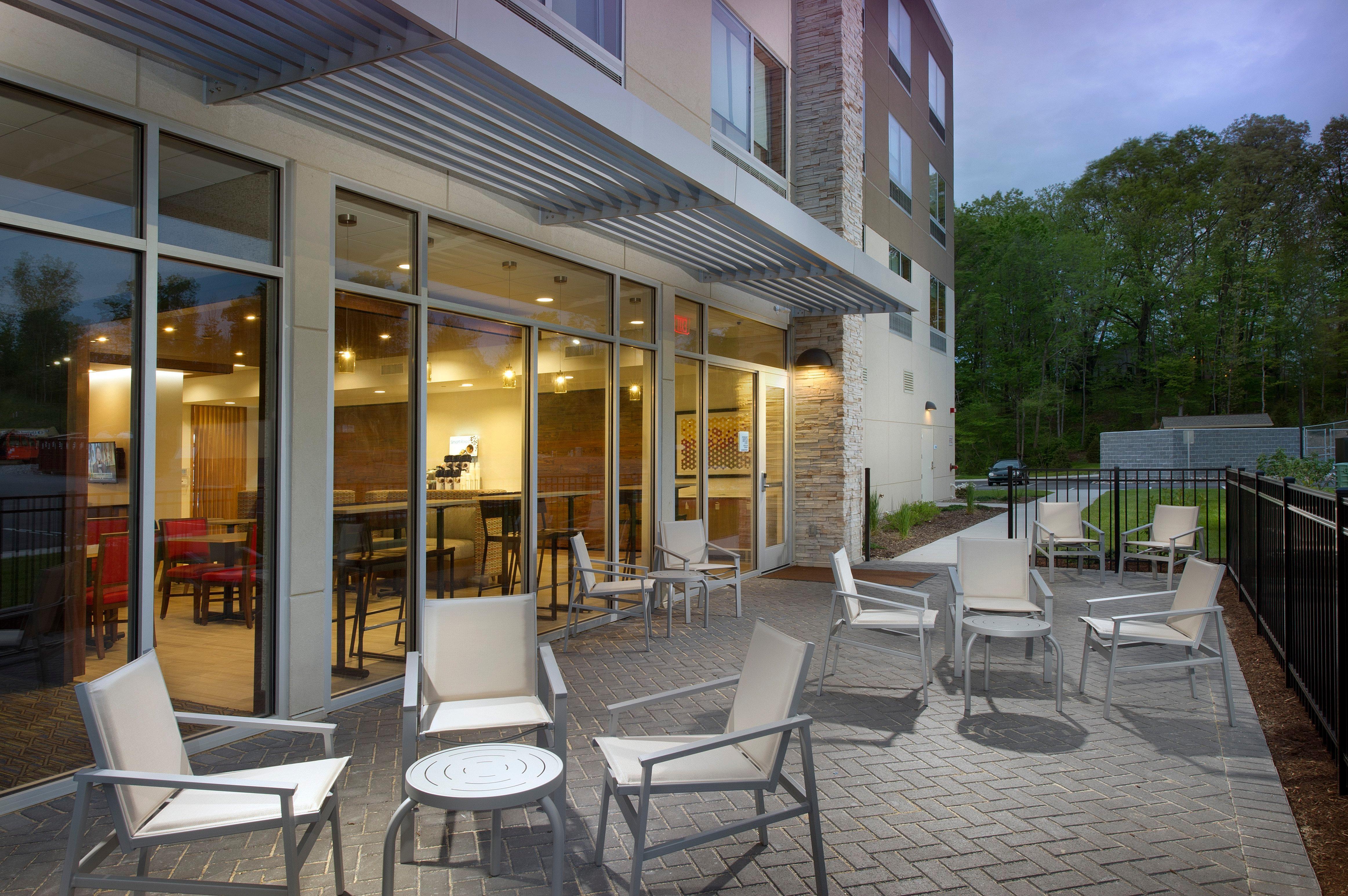 Holiday Inn Express & Suites By Ihg Altoona By Ihg Екстериор снимка